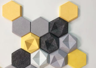 Tejas sentidas acústicas de la pared del panal inodoro decorativo descolorarse resistente