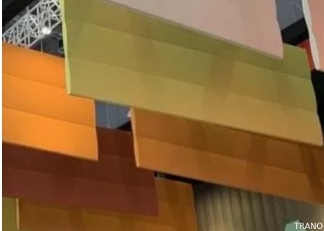 La ejecución multicolora sentía moho acústico de los bafles de los sonidos prevenir